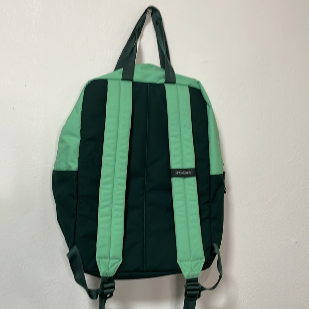 NWOT Columbia Trek Backpack - Picture 2 of 7